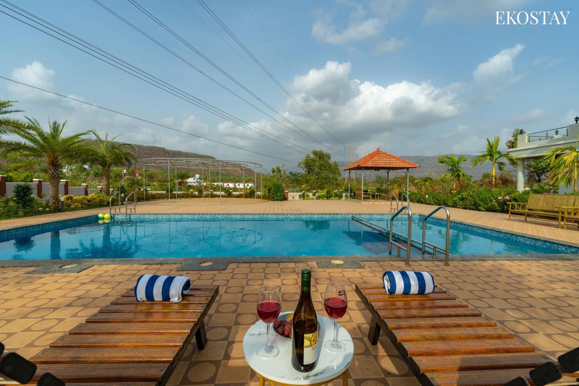 Ekostay Gold Palm Estate I Cricket Turf I Rain Dance I 2 Acre Property Karjat Eksteriør billede
